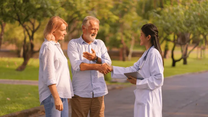 Comprehensive Healthcare Options for Aging Parents: A Family Guide